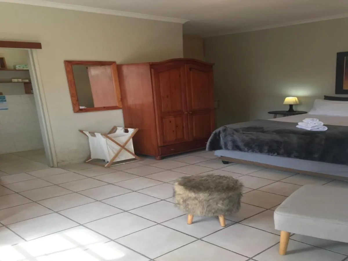 Le Petit Chateau Guest House Durbanville