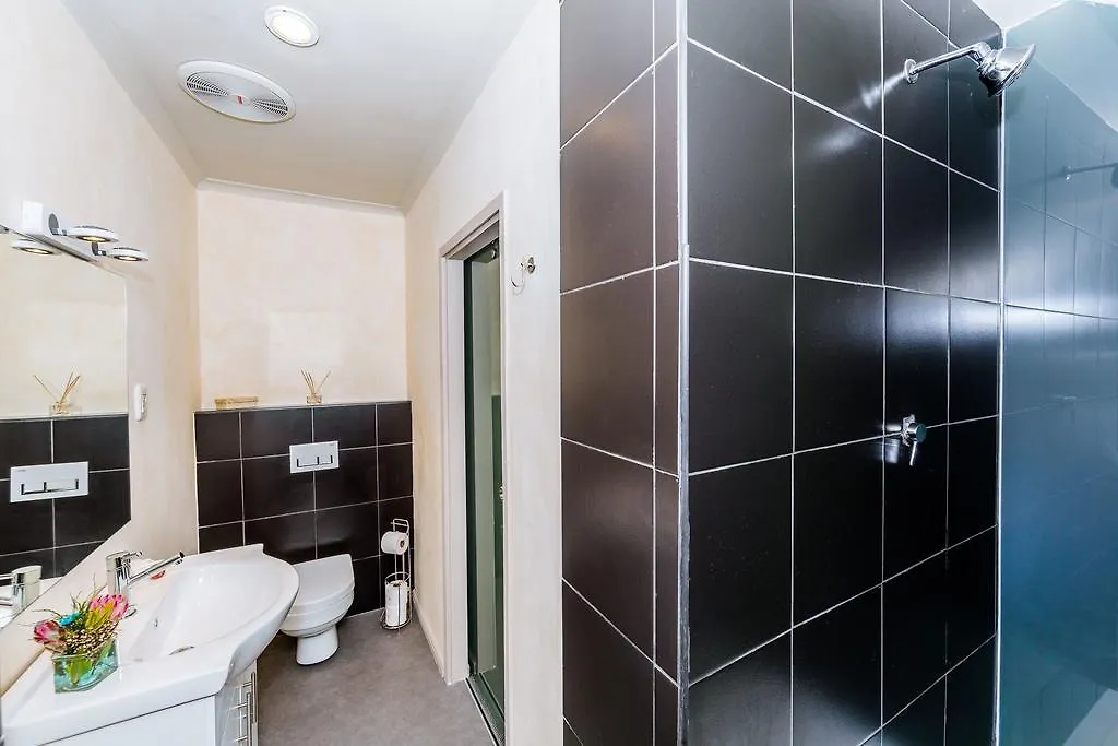 ****  Le Petit Chateau Guest House Durbanville Sudafrica