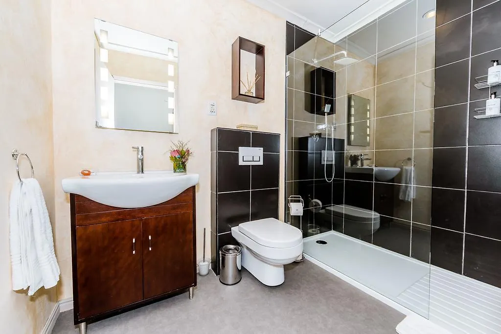 Le Petit Chateau Guest House Durbanville