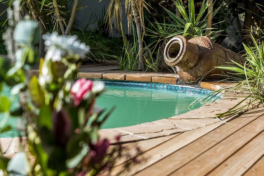 Le Petit Chateau Guest House Durbanville