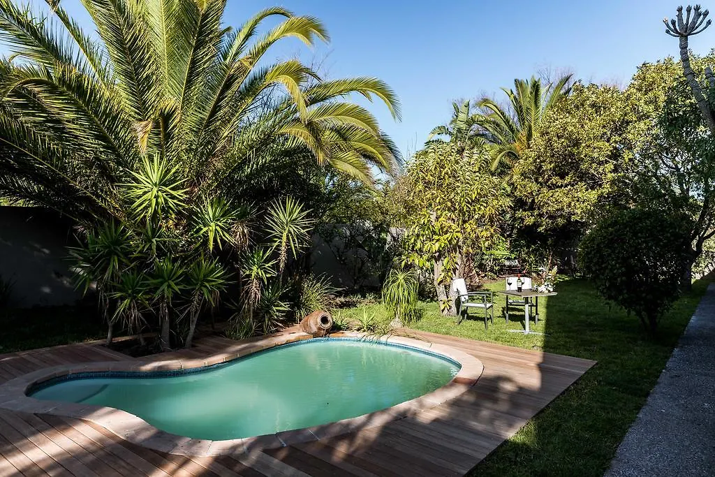 Le Petit Chateau Guest House Durbanville