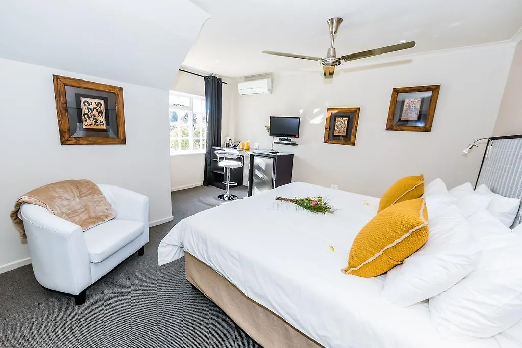 Le Petit Chateau Guest House Durbanville