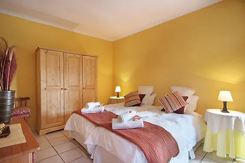 Le Petit Chateau Guest House Durbanville