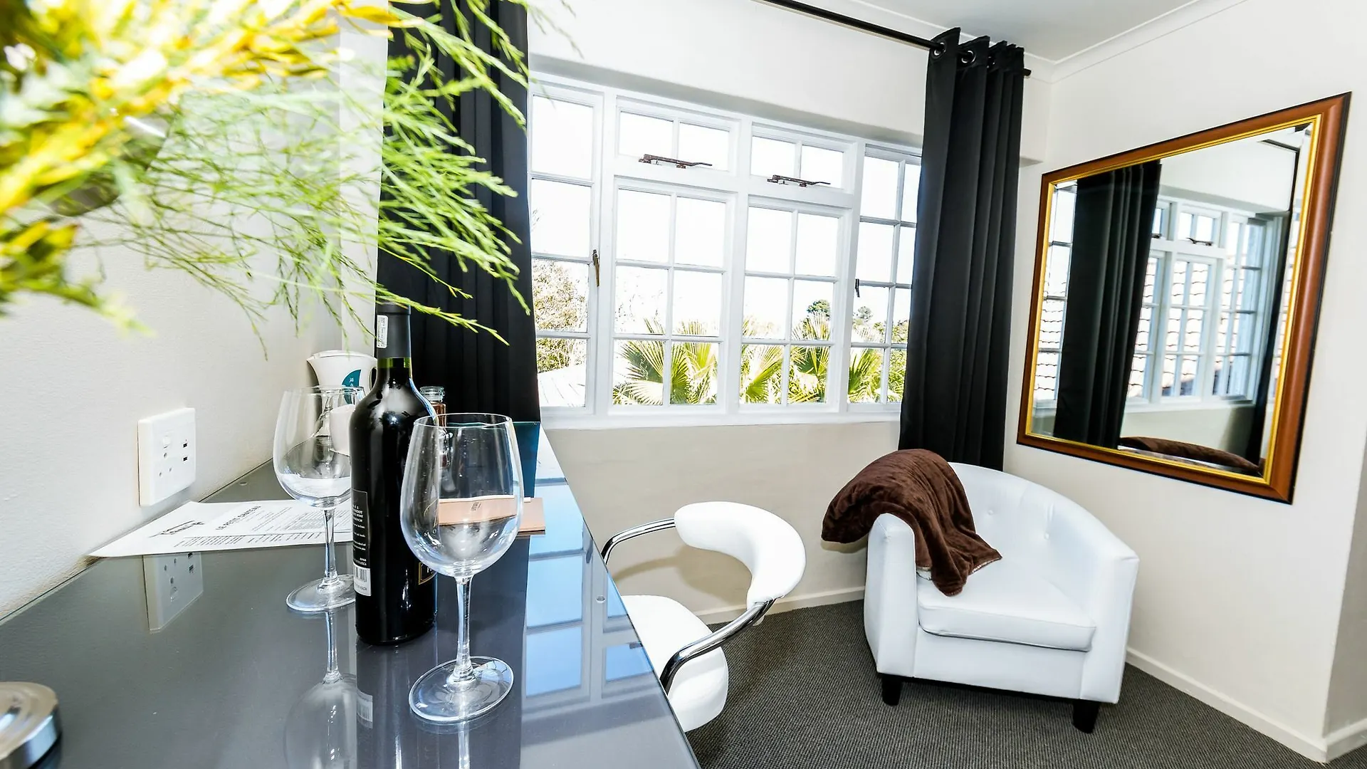 Le Petit Chateau Guest House Durbanville