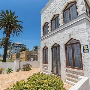 https://villas-marina-on-the-beach.port-elizabeth-hotel.com