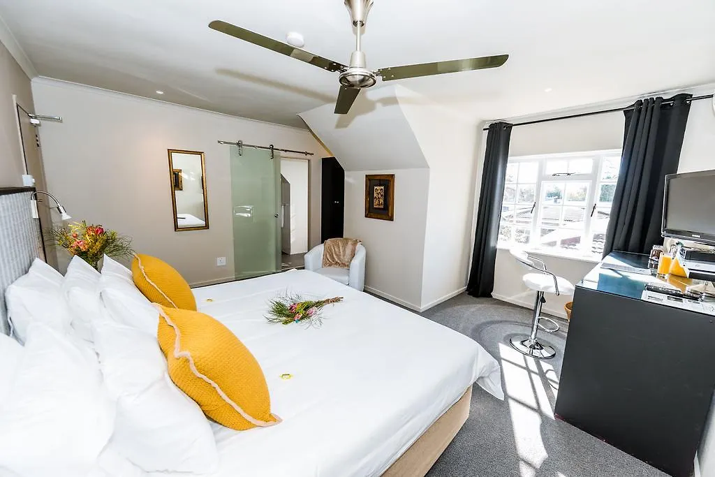 ****  Le Petit Chateau Guest House South Africa