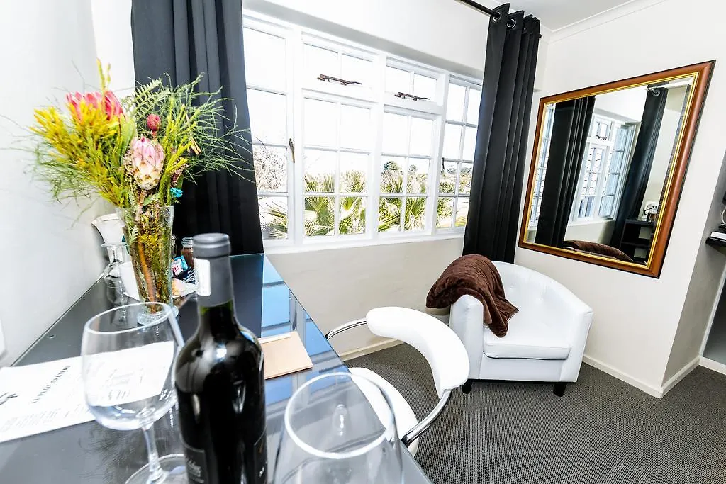 Le Petit Chateau Guest House Durbanville