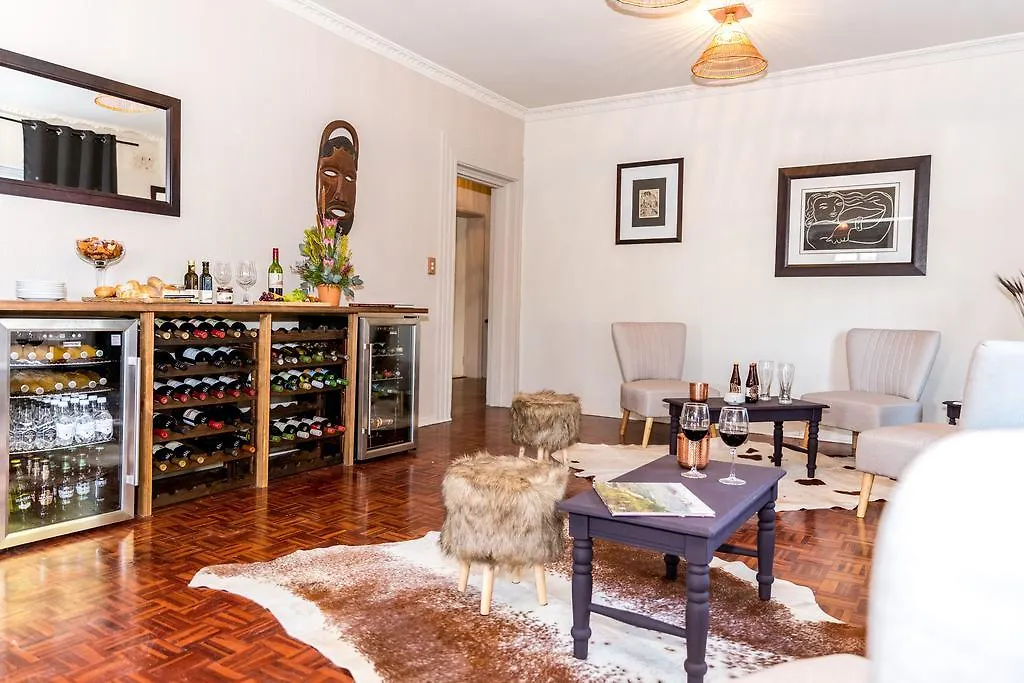 Le Petit Chateau Guest House 4*, Durbanville