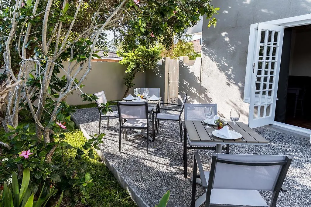 Le Petit Chateau Guest House Durbanville