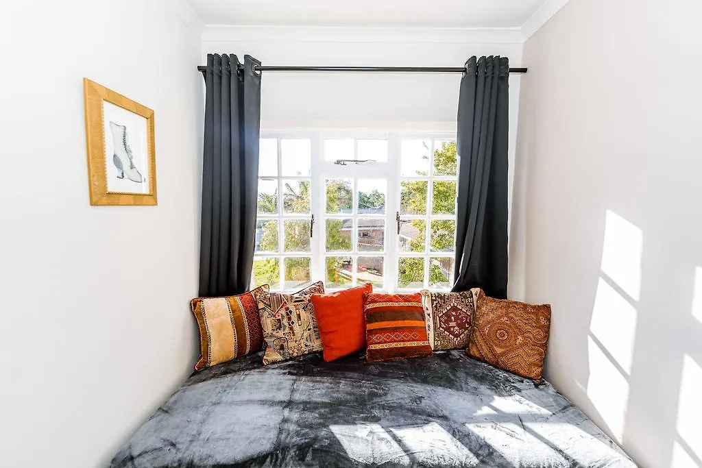 Le Petit Chateau Guest House 4*, Durbanville