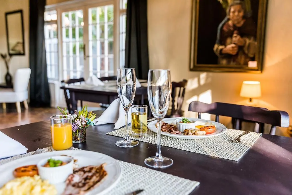 Le Petit Chateau Guest House Durbanville