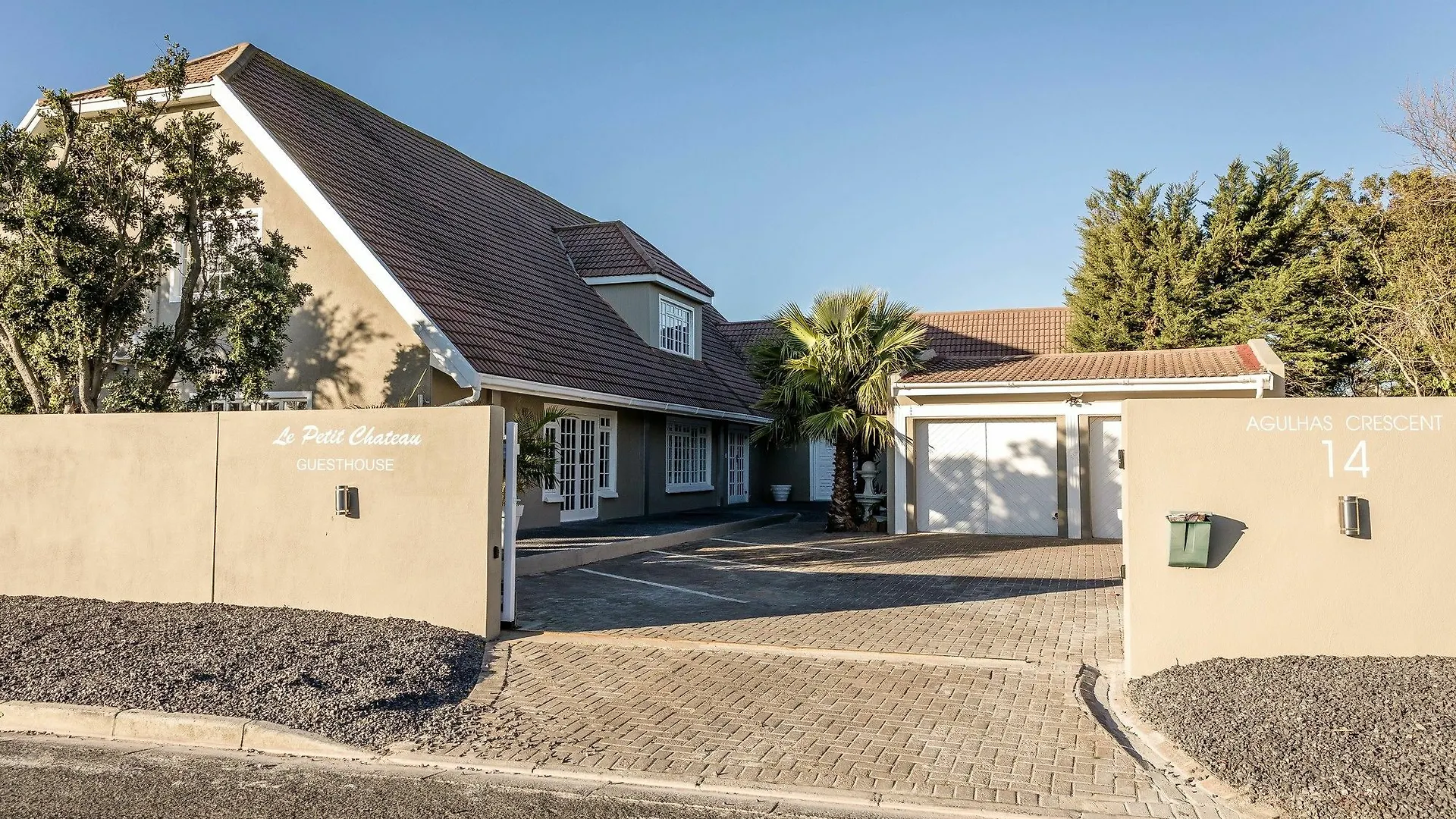 Le Petit Chateau Guest House