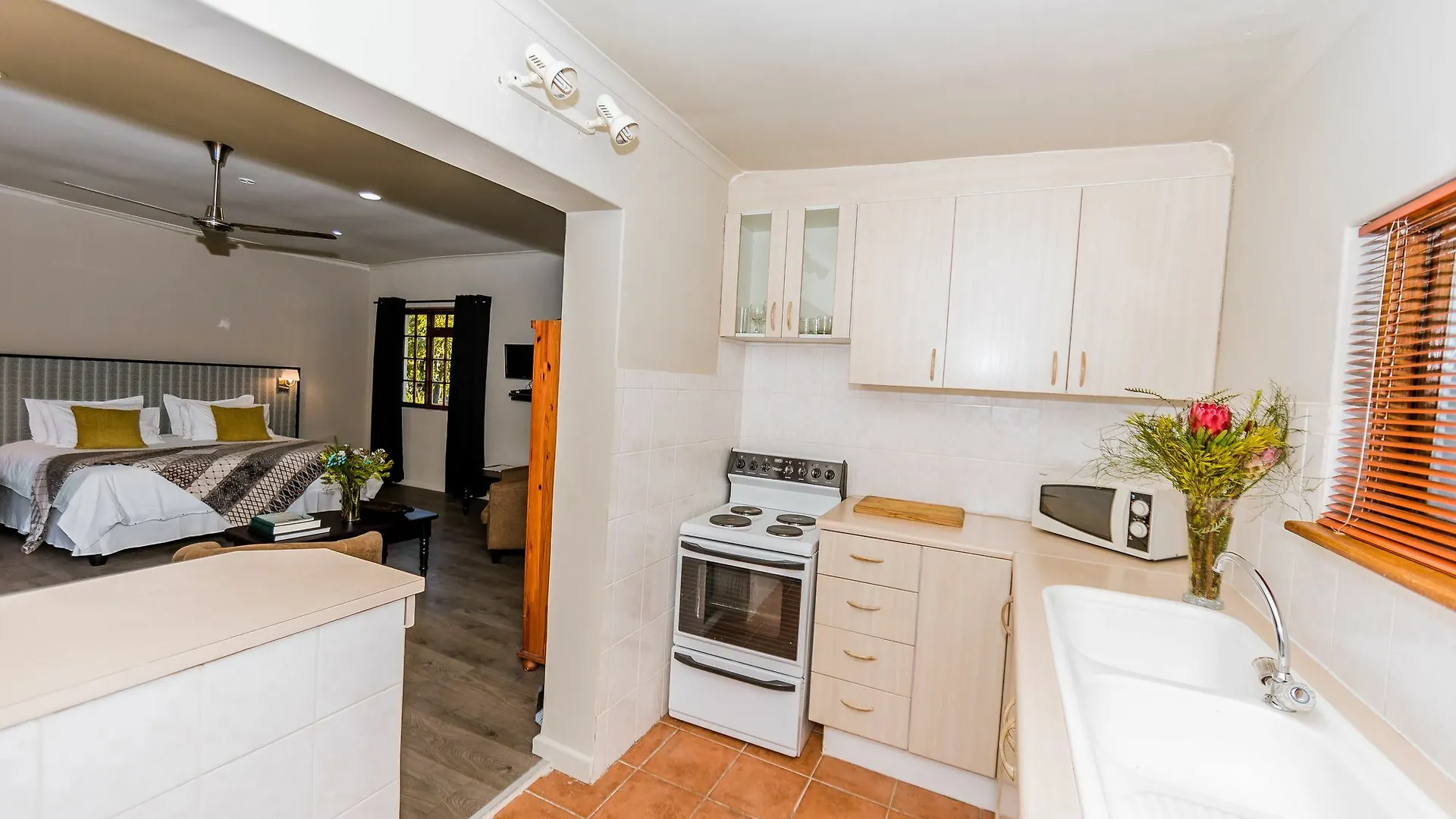 Le Petit Chateau Guest House 4*, Durbanville South Africa