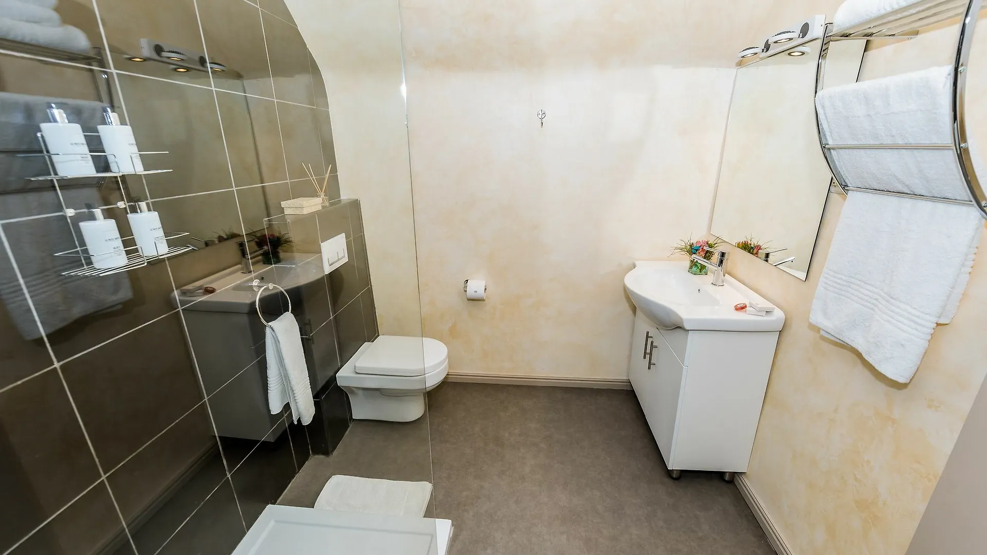 Le Petit Chateau Guest House