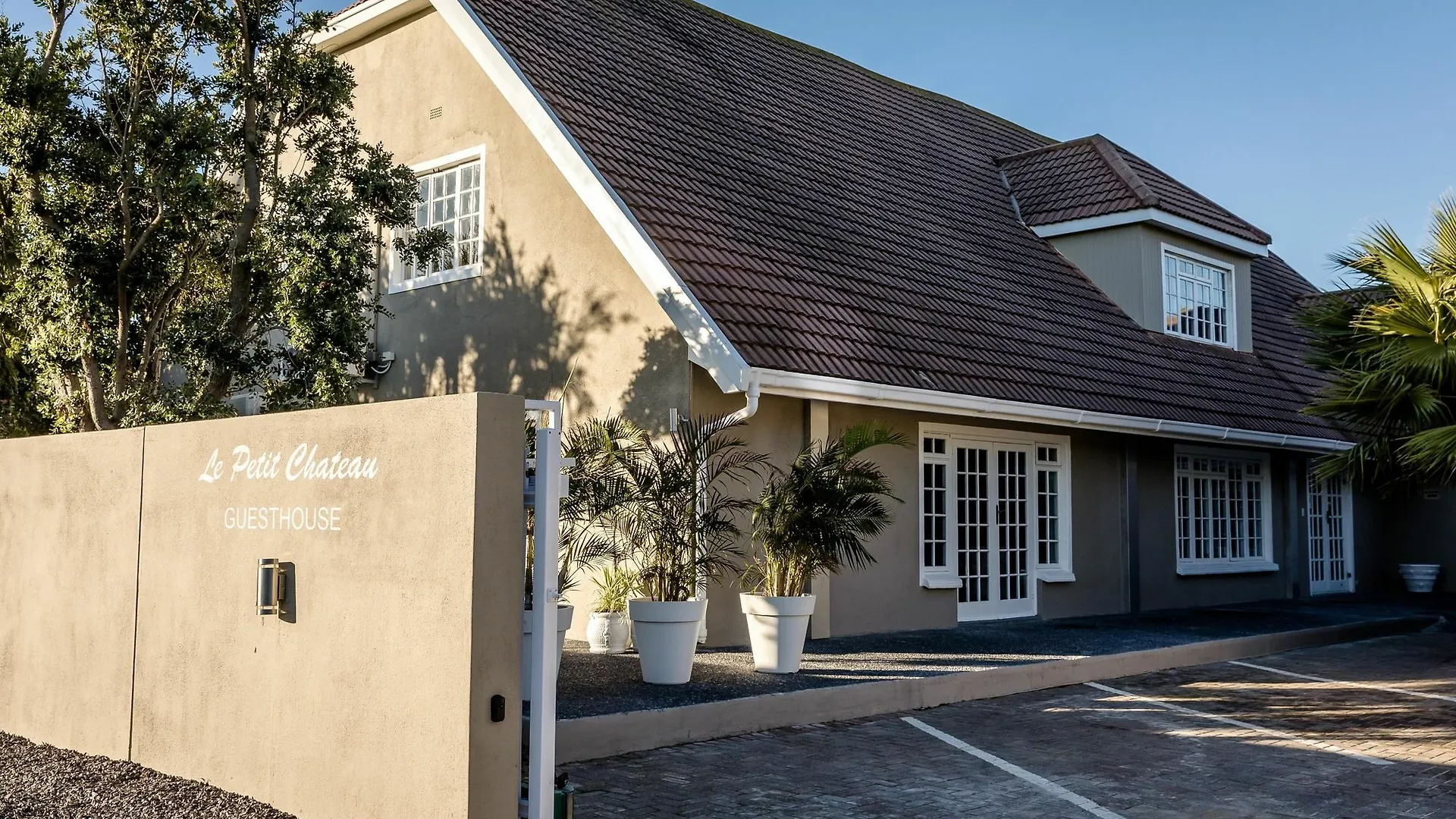 Le Petit Chateau Guest House  Durbanville